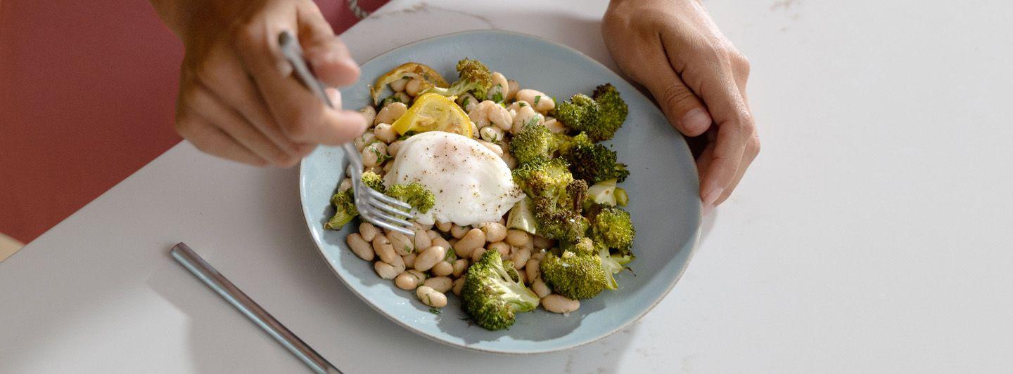 Plate of chickpeas, broccoli and egg